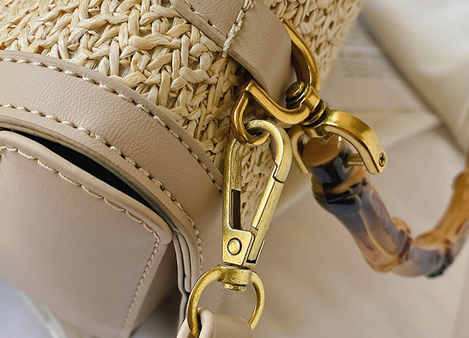 Versatile Fashion Messenger Bag